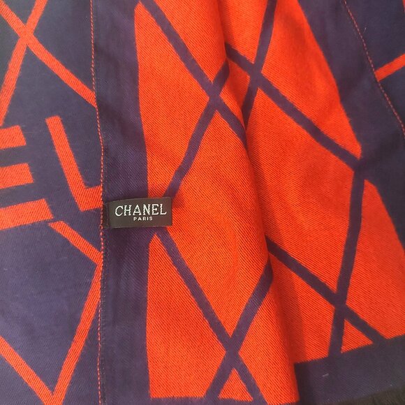 CHANEL Vintage Blue & Red Reversible Window Print Wrap Shawl Scarf w/ CC Logo - Picture 8 of 9